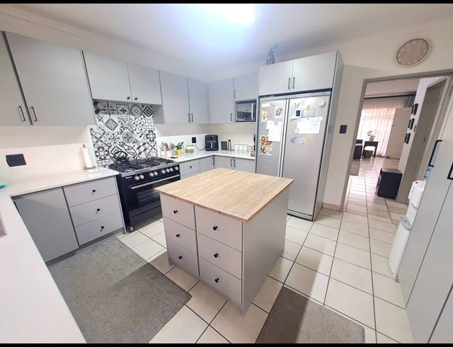 2 BEDROOM TOWNHOUSE FOR SALE IN DUNCANVILLE